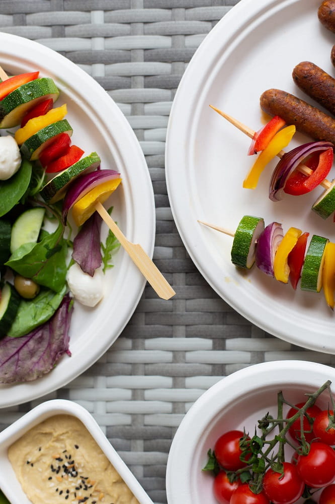 Małe talerze z trzciny cukrowej o średnicy 18 cm