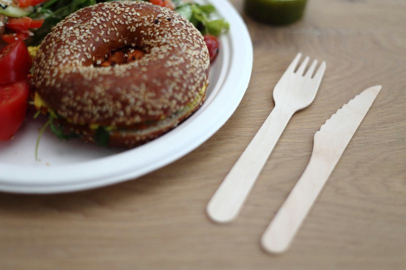 Zestaw naczyń jednorazowych z trzciny cukrowej – 8 osób