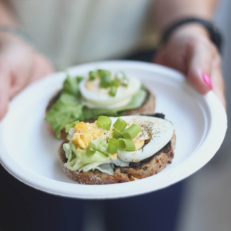 Talerze okrągłe z trzciny cukrowej 23 cm – dania główne